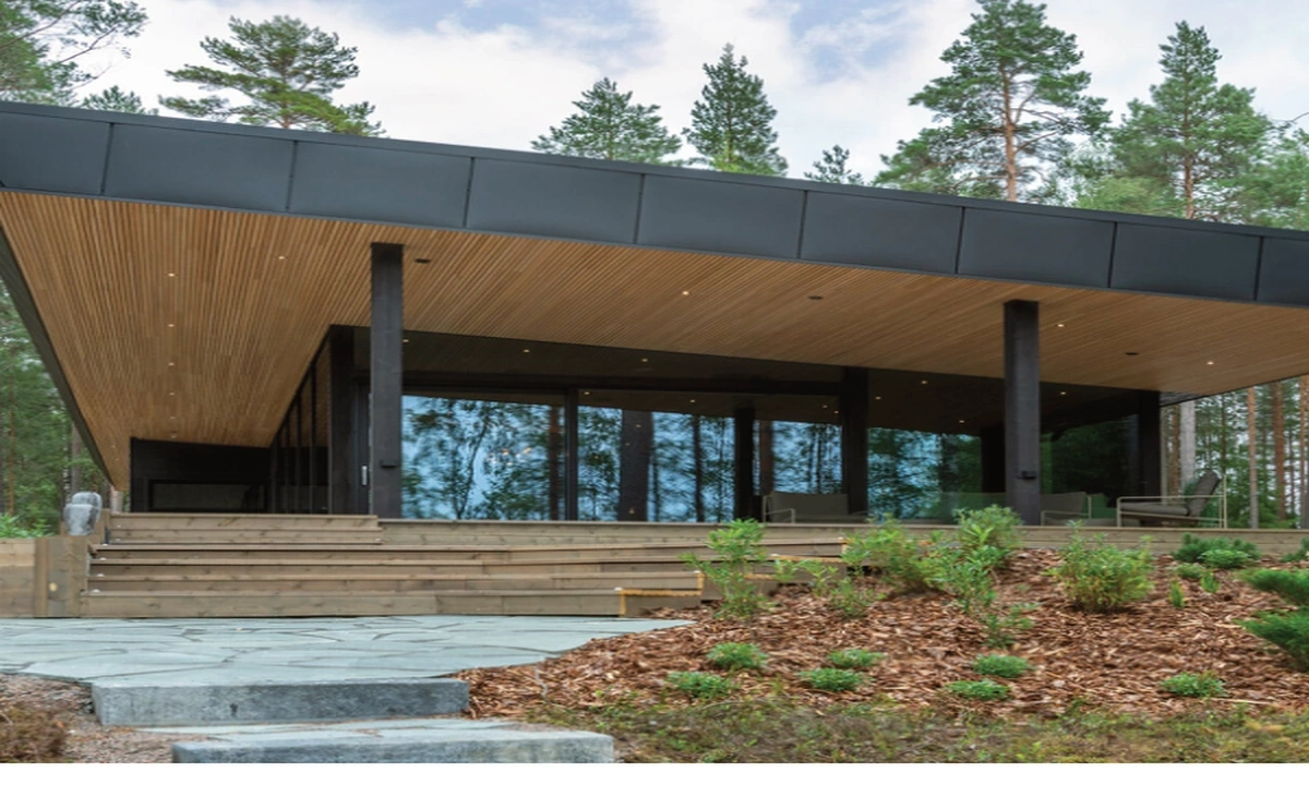 Lineawood exterior ceiling in a contemporary home